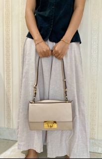 (Kategori: ) berada di . Dikirim oleh bubybags (ID iklan 1381793911, Gambar 1). Deskripsi: .