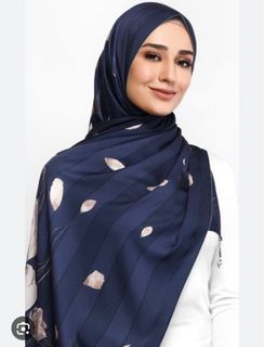 (Category: ) located in . Submitted by hijab.connoisseur (Listing ID 1381860048, Image 1). Description: .