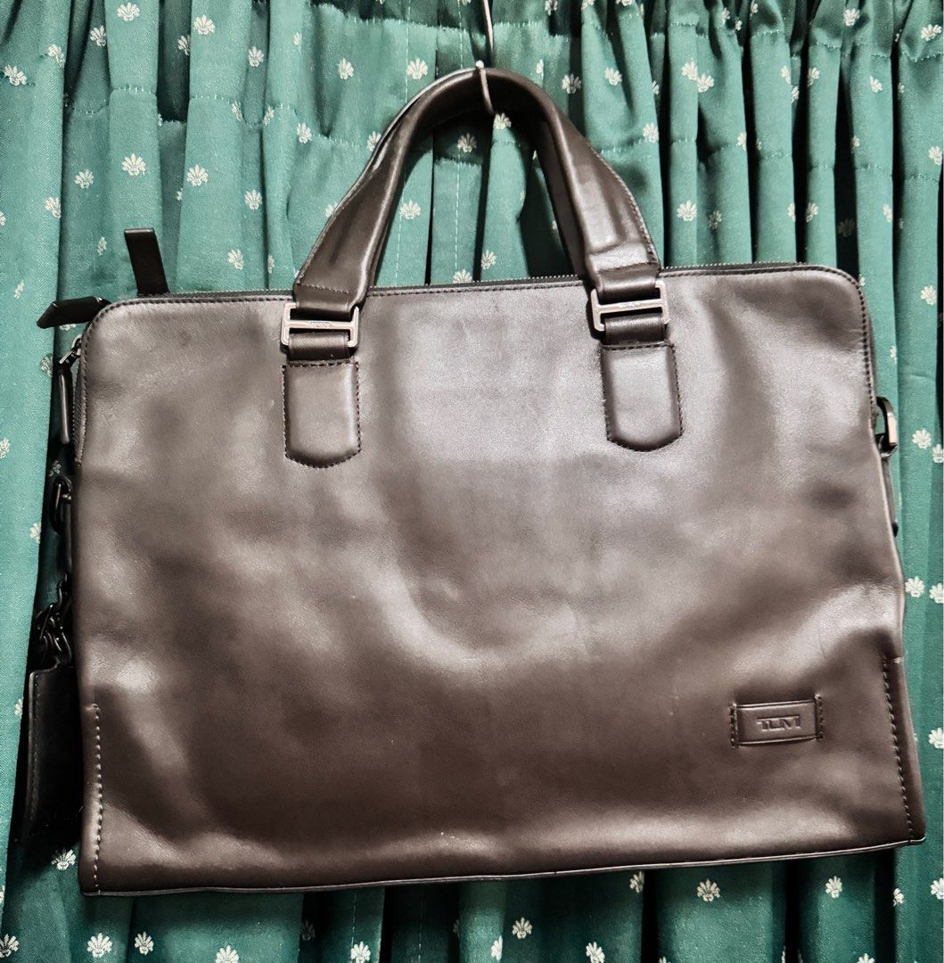 Tumi Laptop Bag (Category: Luxury Bags & Wallets) located in Cavite. Submitted by bagmarley (Listing ID 1381774790, Image 1). Description: Tumi Original Laptop Bag .