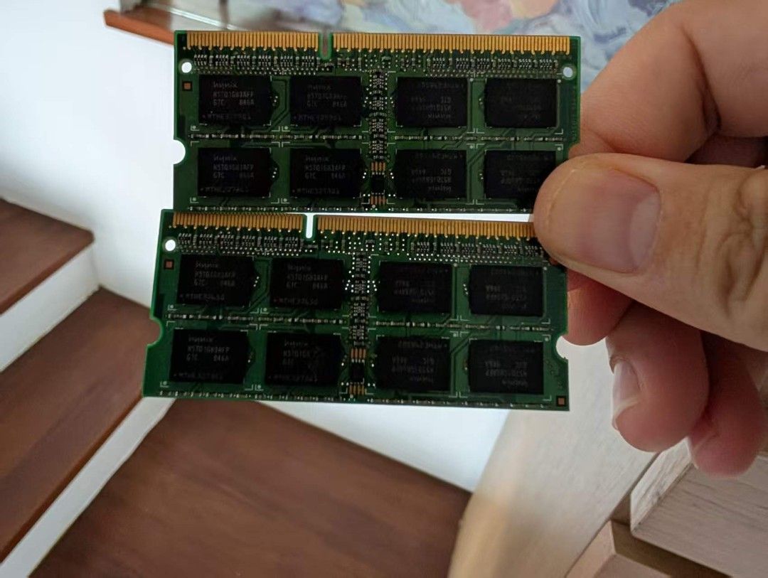 Two Hynix 2GB DDR3 PC3-8500S RAM63220262347777111