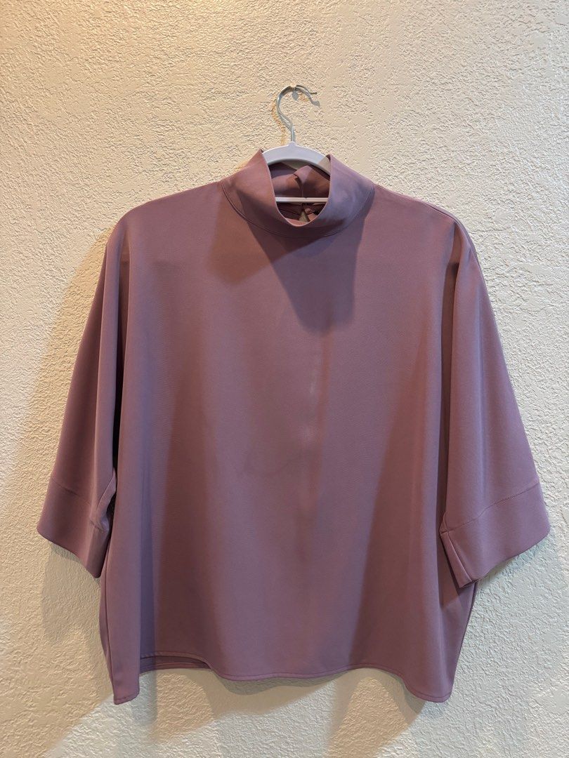 Uniqlo Lavander 3/4 tops (Category: Blouses) located in Bacoor. Submitted by _ibyangf (Listing ID 1331911860, Image 1). Description: Bought at Uniqlo shop Size: M Used 2-3x only can pass as good as new if not for the barely noticeable stain as seen on pics MOP: gcash/paymaya J&T Sf c/o buyer.