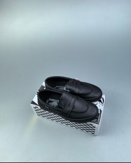 (Category: ) located in . Submitted by khai.uasneakers (Listing ID 1381795766, Image 1). Description: .