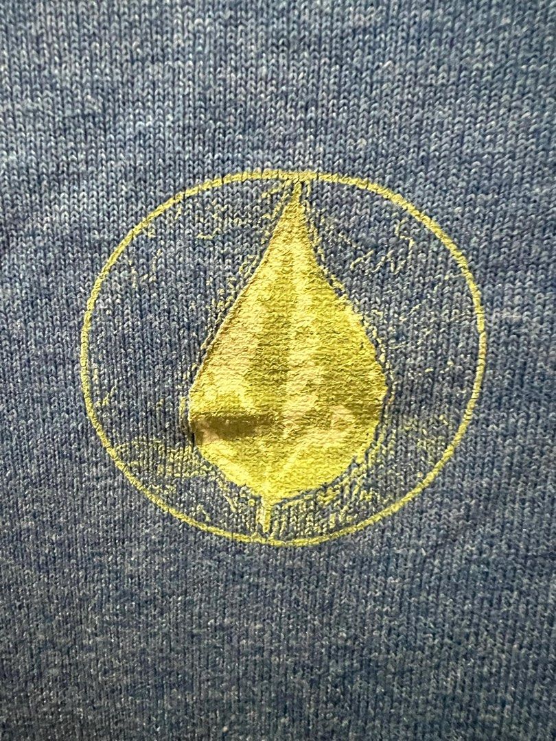 VOLCOM (Category: Tshirts & Polo Shirts) located in Klang. Submitted by ddwatches_ (Listing ID 1381807947, Image 3). Description: .