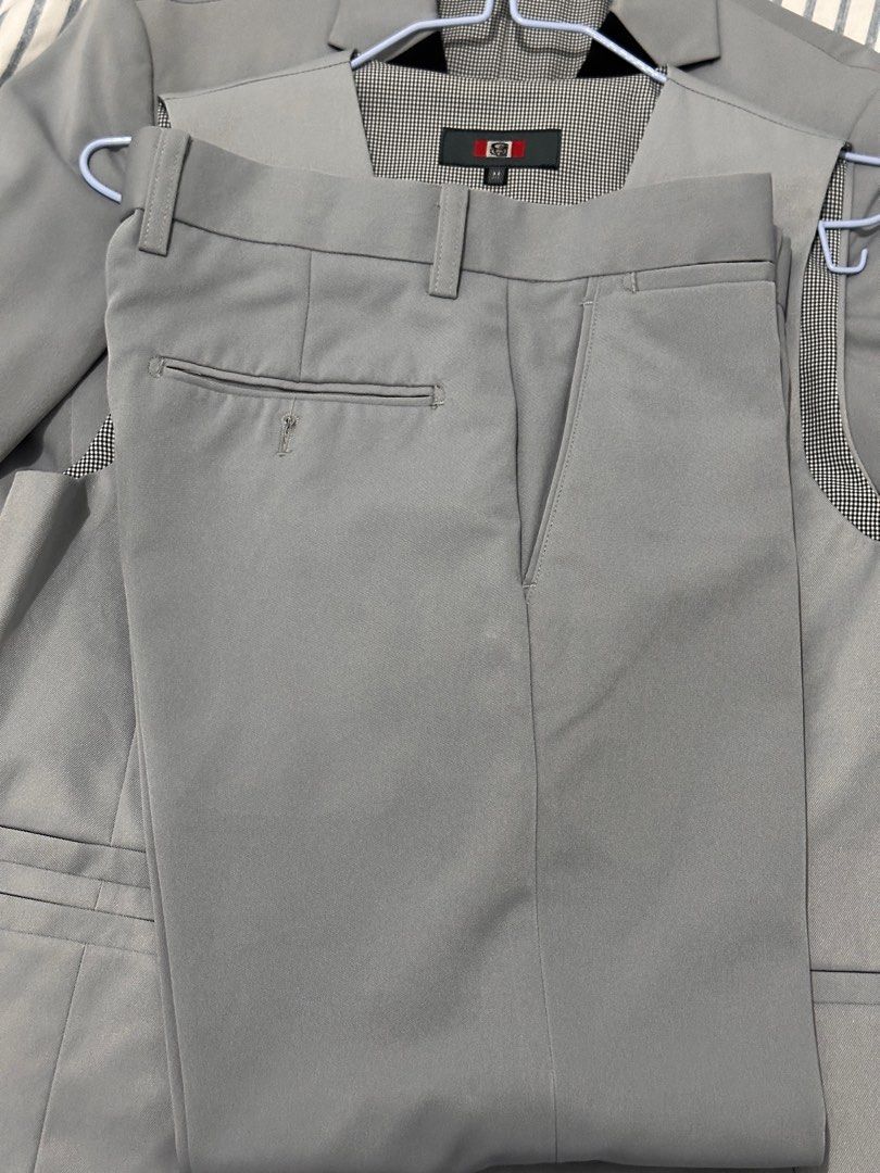 Wedding Suit (Category: Vests) located in Mabalacat. Submitted by rizasells (Listing ID 1381819357, Image 3). Description: Used once Coat Small Vest Medium Pants 30.