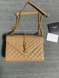 (Kategori: ) berada di . Dikirim oleh anzeraluxbags.id (ID iklan 1381834198, Gambar 1). Deskripsi: .