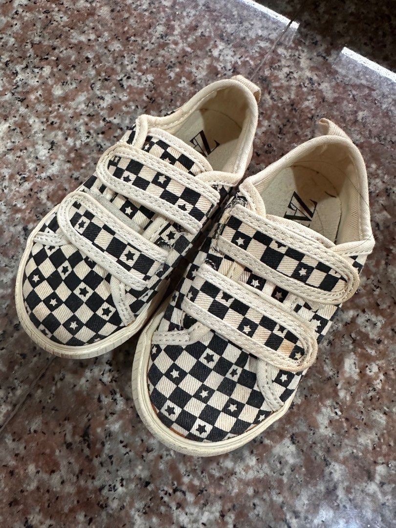 Zara Checkerboard Sneakers (Kids) (Category: Babies & Kids Fashion) located in Paranaque City. Submitted by declutter_therapy (Listing ID 1381854258, Image 2). Description: Size: US 6.5K Barely used, minor stain at the back.