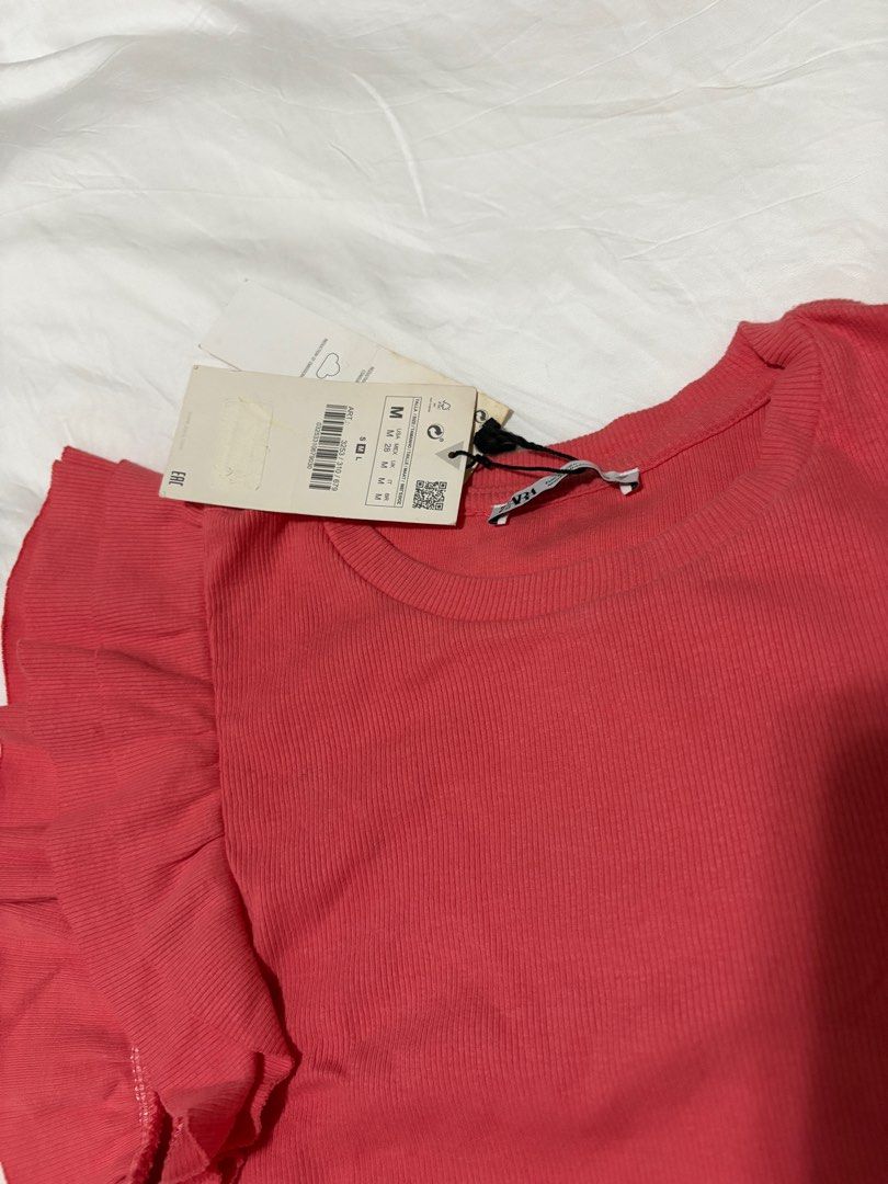 Zara pink top (Category: Babies & Kids Fashion) located in Mandaluyong City. Submitted by itisntso (Listing ID 1381853718, Image 3). Description: BRAND NEW WITH TAGS Zara kids pink top Butterfly sleeves Medium size.
