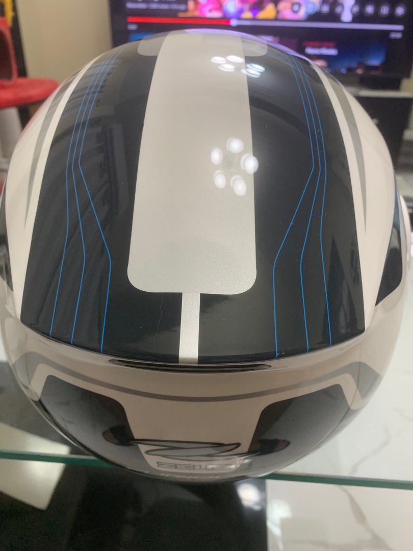 Zeus Full Face Helmet Medium Size (Category: Helmets and other Riding Gears) located in Bacoor. Submitted by pipsniper (Listing ID 1381806810, Image 3). Description: •Like new •Used 2 Times Only • Builtin Sun Visor •Zeus Dust Bag Inckuded •Cushion Inserts Extra Included •Manual.