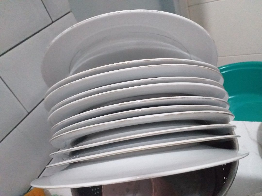 12-pcs Dinner plate unused 10",380php only (Category: Pitchers & Dispensers) located in Manila. Submitted by pickbuy.426 (Listing ID 1381971401, Image 2). Description: 12-pcs dinner plate nastock lng s cabinet,dinisplay lang Yong iba medyo kumupas yong gold line nya white 10" 180 only + sf breakable.
