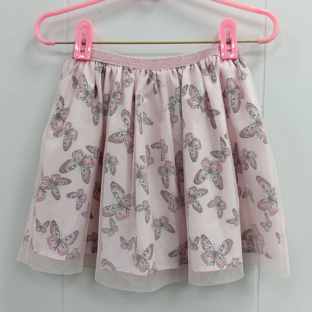 由 lala318 (刊登 ID 1381966838，圖片 2) 提交，位於 台中市 (Taichung) 的 「2手童裝」H&M短裙 (類別：嬰兒及兒童流行時尚)，說明：❤H&M粉紅色網紗短裙❤ ✏️無破損/無污漬 ✏️裙子標示：4-6Y ✏️全長：33cm ✏️腰圍：25cm<伸縮>。