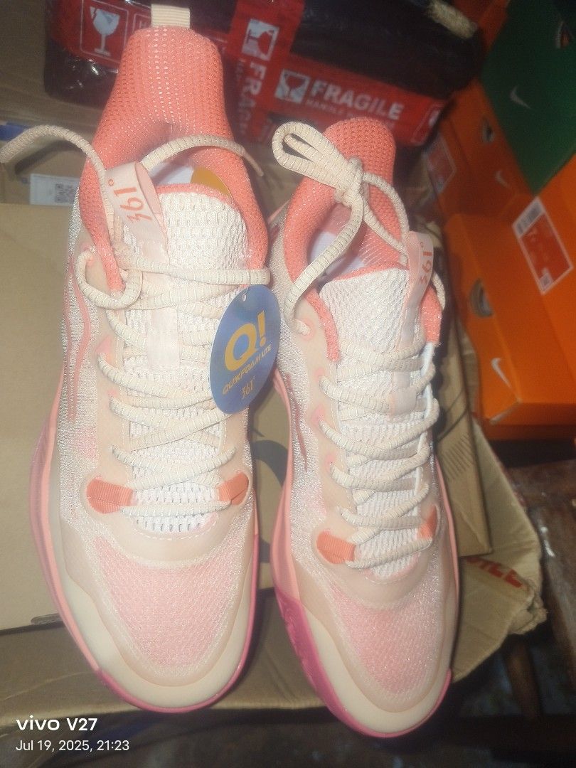 361 degree dinwiddie (Category: Sneakers) located in Manila. Submitted by basiclang (Listing ID 1382042386, Image 2). Description: 361 degree dinwidie brandnew size 9 size 10 1899.