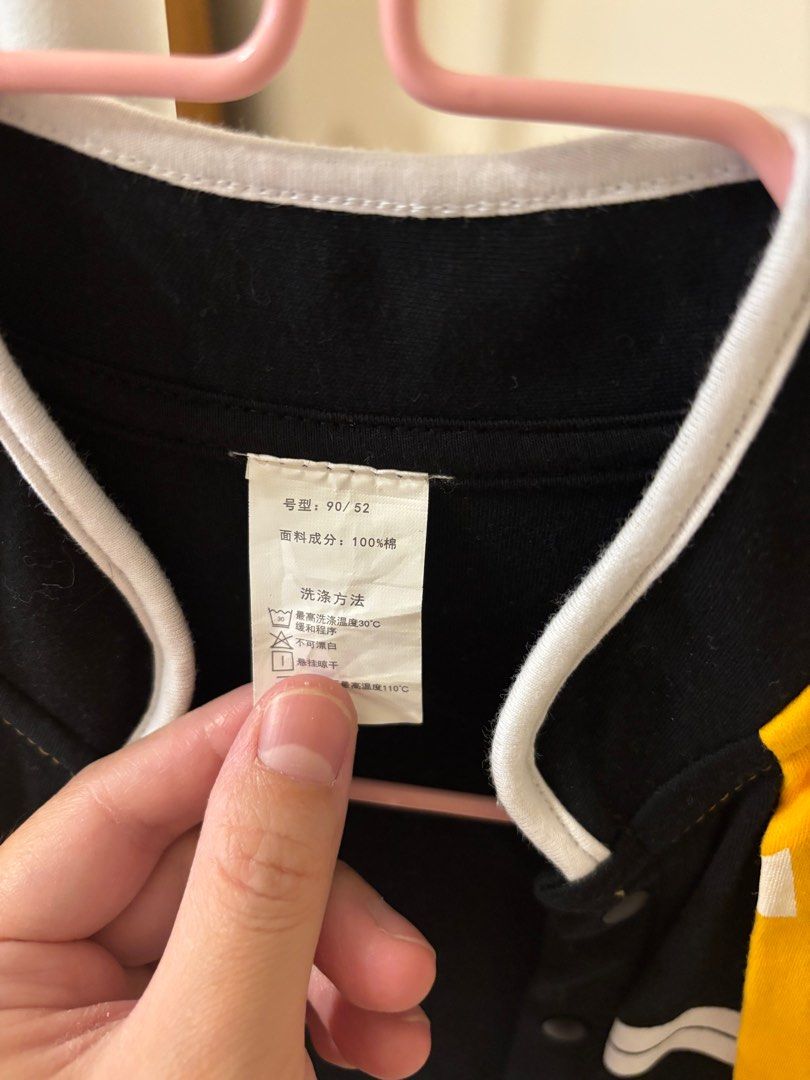 由 ariazhuang (刊登 ID 1381943324，圖片 2) 提交，位於 彰化縣 (Changhua) 的 鬼滅之刃-我妻善逸-包屁衣 (類別：嬰兒及兒童流行時尚)，說明：尺寸：90公分 動畫名稱：鬼滅之刃 角色：我妻善逸 配合幼兒園活動僅萬聖節穿一次。