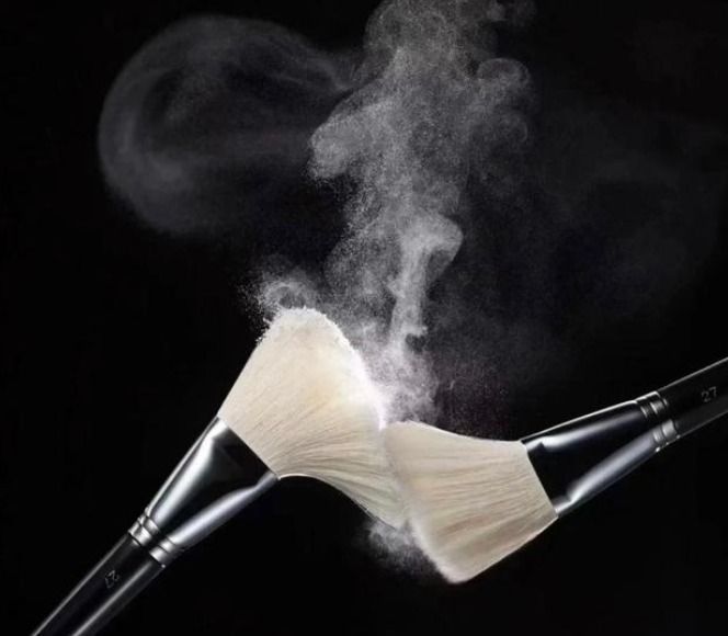 由 gina3917 (刊登 ID 1381945547，圖片 2) 提交，位於 台中市 (Taichung) 的 植村秀 無極限持妝輕蜜粉 15g (類別：眼部彩妝、保養)，說明：商品名稱：植村秀 無極限持妝輕蜜粉 15g 效期：2027/11 原價：$1850/個 金額：$950/個 (以便利帶寄出 / 含運) ※※※衝動直播購入，降價使宜賣，等待有緣人！。