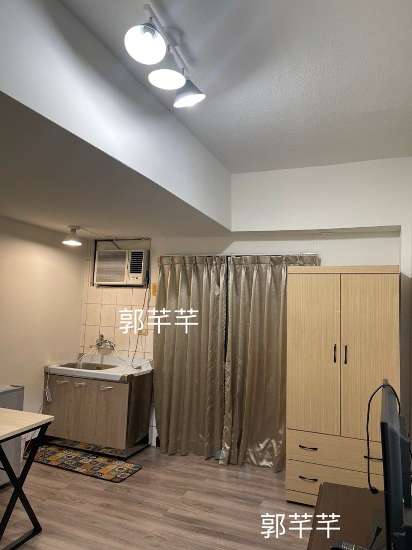 由 ekyaya55 (刊登 ID 1381996985，圖片 2) 提交，位於 台南市 (Tainan) 的 出租 平面汽車位近南科南應大獨立洗曬大套房台水台電車位 (類別：房屋出租)，說明：到南科約20分，到安南醫院15分，近5分鐘到南應大 獨立陽台洗衛 台水台電 汽車車位，機車車位 24小時管理員 含管理費，車位機車位清潔費 全面禁煙 不可開伙 需公證 粉刷整理，附近生活便利，市場，便利商店，全聯，學校，夜市。