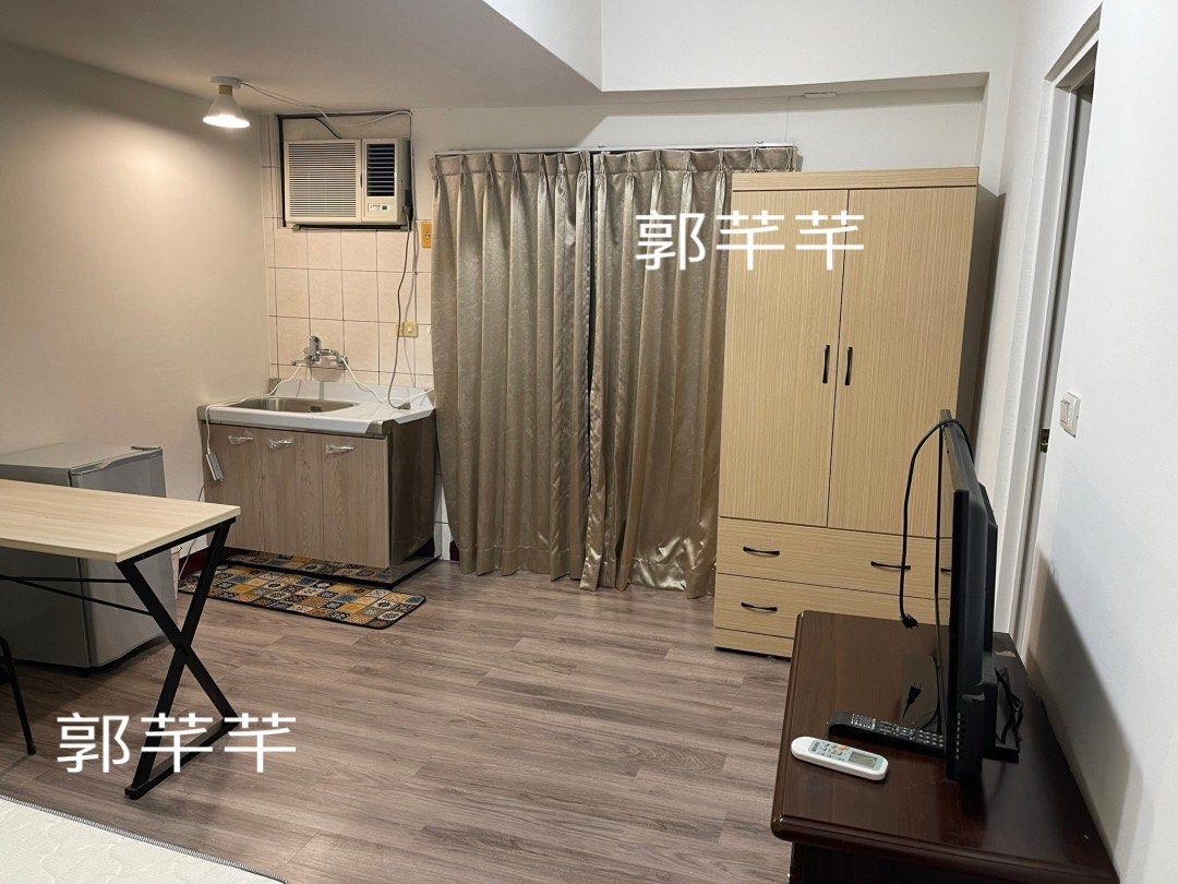 由 ekyaya55 (刊登 ID 1381996985，圖片 1) 提交，位於 台南市 (Tainan) 的 出租 平面汽車位近南科南應大獨立洗曬大套房台水台電車位 (類別：房屋出租)，說明：到南科約20分，到安南醫院15分，近5分鐘到南應大 獨立陽台洗衛 台水台電 汽車車位，機車車位 24小時管理員 含管理費，車位機車位清潔費 全面禁煙 不可開伙 需公證 粉刷整理，附近生活便利，市場，便利商店，全聯，學校，夜市。