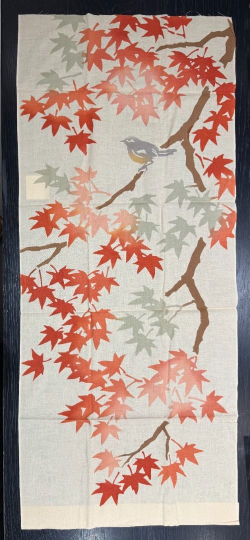 由 leesdesign (刊登 ID 1381977697，圖片 2) 提交，位於 台北市 (Taipei) 的 日式掛布 方巾 布巾 日本文化多用途 (類別：其他居家裝飾)，說明：36.5*86 此系列掛布依尺寸原價約 : 280~350元 - 適合家居擺設、插花、收納小物、拍攝道具、軟裝搭配 有些許使用痕跡，不影響使用 原使用目的 : 室內軟裝拍攝道具 - 可自取，地點: 忠孝SOGO附近的辦公大樓 - 商品尺寸超過30*30*30公分之商品，無法使用7-11店到店服務 ( 如超過請選擇用郵寄 ) **細節下單前請先與小編確認** - 大型、易碎物品建議用郵寄方式，運費由買家自行負擔 不逾5公斤，運費為70元 / 逾5公斤不逾10公斤，運費為90元。