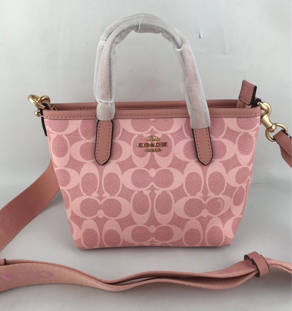 🍀 CCH Mini City Tote (Category: Luxury Bags & Wallets) located in Manila. Submitted by vera.prudence (Listing ID 1381911384, Image 2). Description: 🍀 CCH Mini City Tote 8”L x 5.5H x 3.5W P1,800 Actual Photo Plus SF.