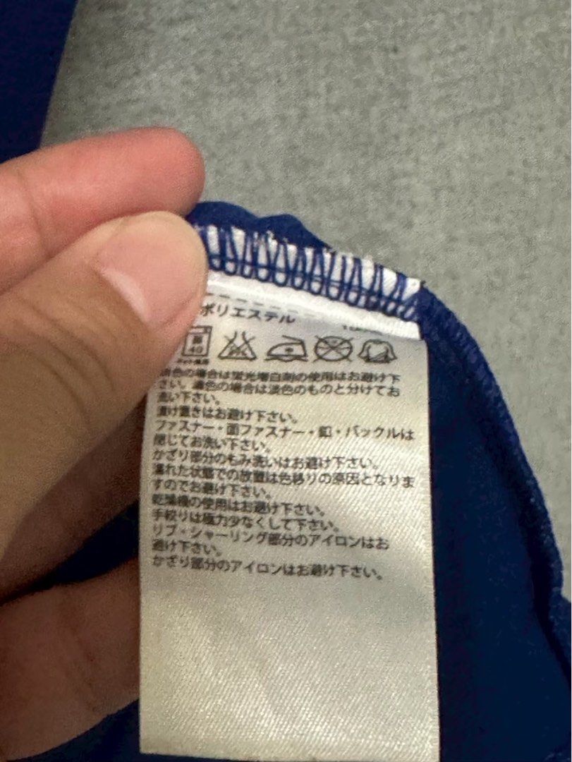 由 halu937928028 (刊登 ID 1382007770，圖片 3) 提交，位於 新北市 (New Taipei) 的 二手adidas足球上衣B49 (類別：T恤、Polo衫)，說明：肩寬：48 shoulder width 胸寬 ：55 chest width 衣長 ：73 garment length 袖長 ：25 sleeve length 量測單位：cm(公分） ⚠️賣場說明⚠️： 1.商品『無』實拍照。 2.『二手衣』非全新品，有使用痕跡，小破損/污漬及毛球都是正常現象，購買前請三思，高標請繞道。 3. 數據皆經手工量測，誤差值為+ -3公分！售出皆不接受退換貨～ 4.無面交服務 5.好評未達5次5🌟評價不予出貨 6.1人服務賣場；請自行參考照片明細，無提供額外服務及說明 7.本賣場有保留最終出貨權、針對提問過多及出價的客人一律拉黑 8.單筆購買數量過大需額外支付運費！店到店有可能會裝不下～不接受任何議價！謝謝🙏 📌可接受再下單！ 9.購物滿$1500免運。