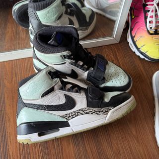 (Kategori: ) berada di . Dikirim oleh sneakerssecondmarket (ID iklan 1381939006, Gambar 1). Deskripsi: .