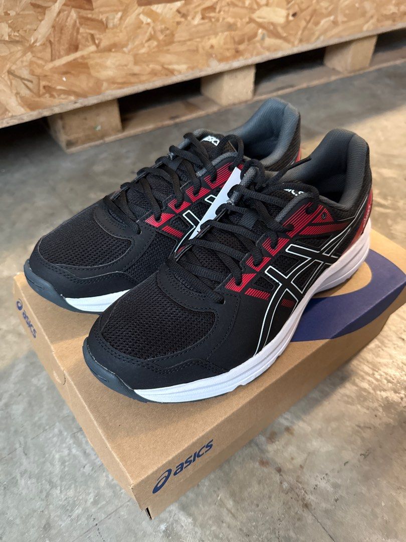 ASICS GEL-JOLT 1011A895-001 Black/Classic Red US 9.5 (Category: Sneakers) located in Singapore. Submitted by juwihen (Listing ID 1381908263, Image 1). Description: Brand new ASICS GEL-JOLT running shoes in black and classic red. Size US 9.5. Comes with original box. Never been worn. Perfect for running or everyday wear. Made in Cambodia..
