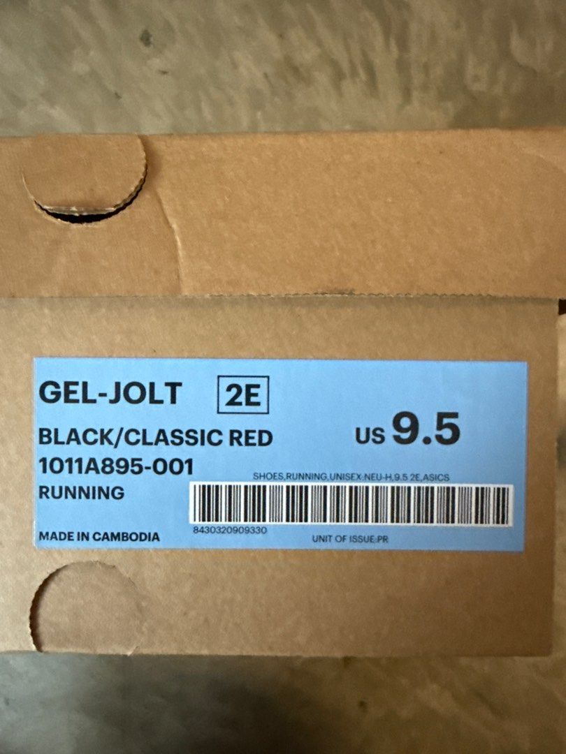 ASICS GEL-JOLT 1011A895-001 Black/Classic Red US 9.5 (Category: Sneakers) located in Singapore. Submitted by juwihen (Listing ID 1381908263, Image 2). Description: Brand new ASICS GEL-JOLT running shoes in black and classic red. Size US 9.5. Comes with original box. Never been worn. Perfect for running or everyday wear. Made in Cambodia..