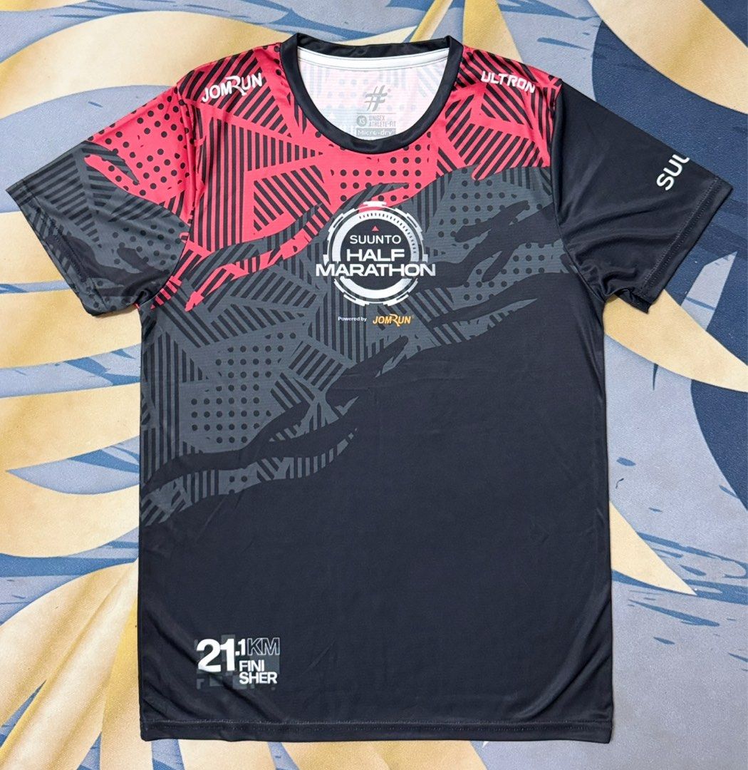 BAJU FINISHER SUUNTO 21.1KM HALF MARATHON (Category: Announcements) located in Ayer Keroh. Submitted by zkwanrahim (Listing ID 1382090003, Image 1). Description: ⛰️ BAJU FINISHER 21.1KM – SUUNTO HALF MARATHON 🏁 Official Finisher Tee – Rare & Eksklusif! 📏 Saiz: XS to S 🎽 Material dry-fit berkualiti – ringan, cepat kering & selesa untuk larian atau harian 🔥 Design smart – sesuai untuk koleksi pelari tegar atau yang nak “feeling finisher”! 😎.