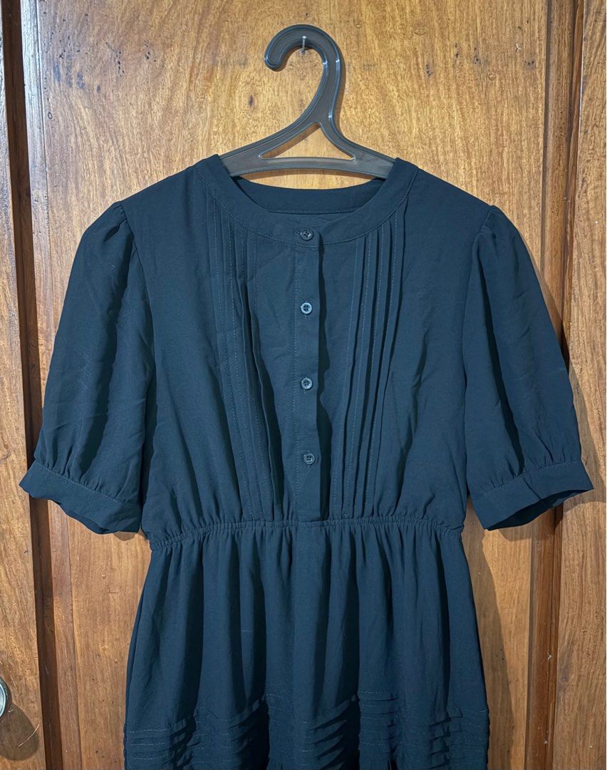 Black Dress (Category: Dresses) located in Quezon City. Submitted by lencollado (Listing ID 1381914322, Image 1). Description: Fits M to Semi L.