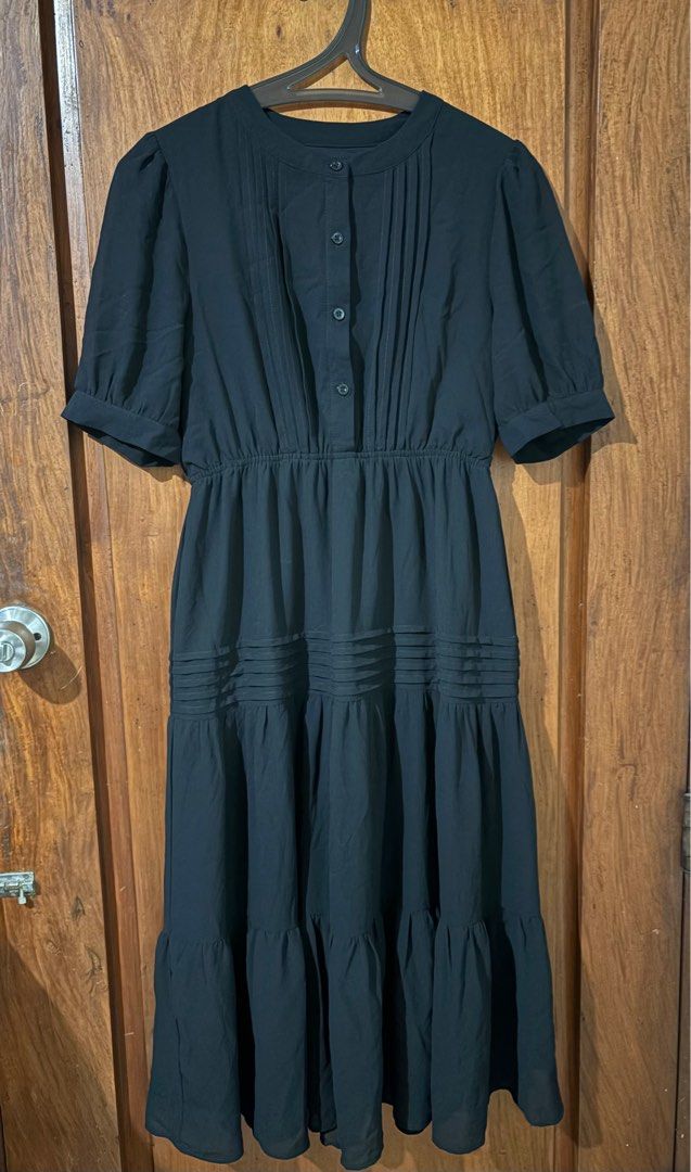 Black Dress (Category: Dresses) located in Quezon City. Submitted by lencollado (Listing ID 1381914322, Image 2). Description: Fits M to Semi L.