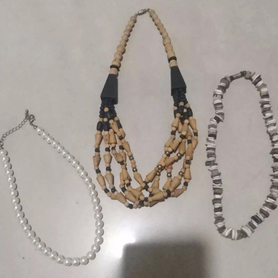 Bundle of necklace accessories preloved (Category: Necklaces) located in Manila. Submitted by lianlim.mail (Listing ID 1381916587, Image 1). Description: Take all for 250 see pics.