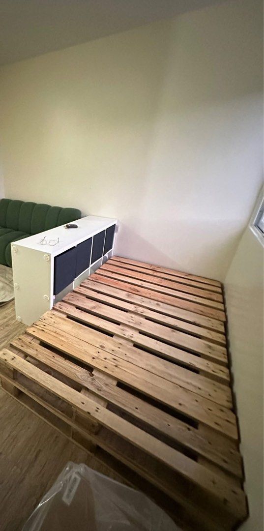 Bundle: Paleta Bed and Mattress (Category: Bed Frames & Mattresses) located in Manila. Submitted by unit839 (Listing ID 1382065015, Image 1). Description: 2 layers of paleta bed (collapsible) bali 6pcs sya Double mattress by Joyce & Diana (pure foam) Get both for 9000 (negotiable) Size: Semi Double 48x75x8 (mattress).