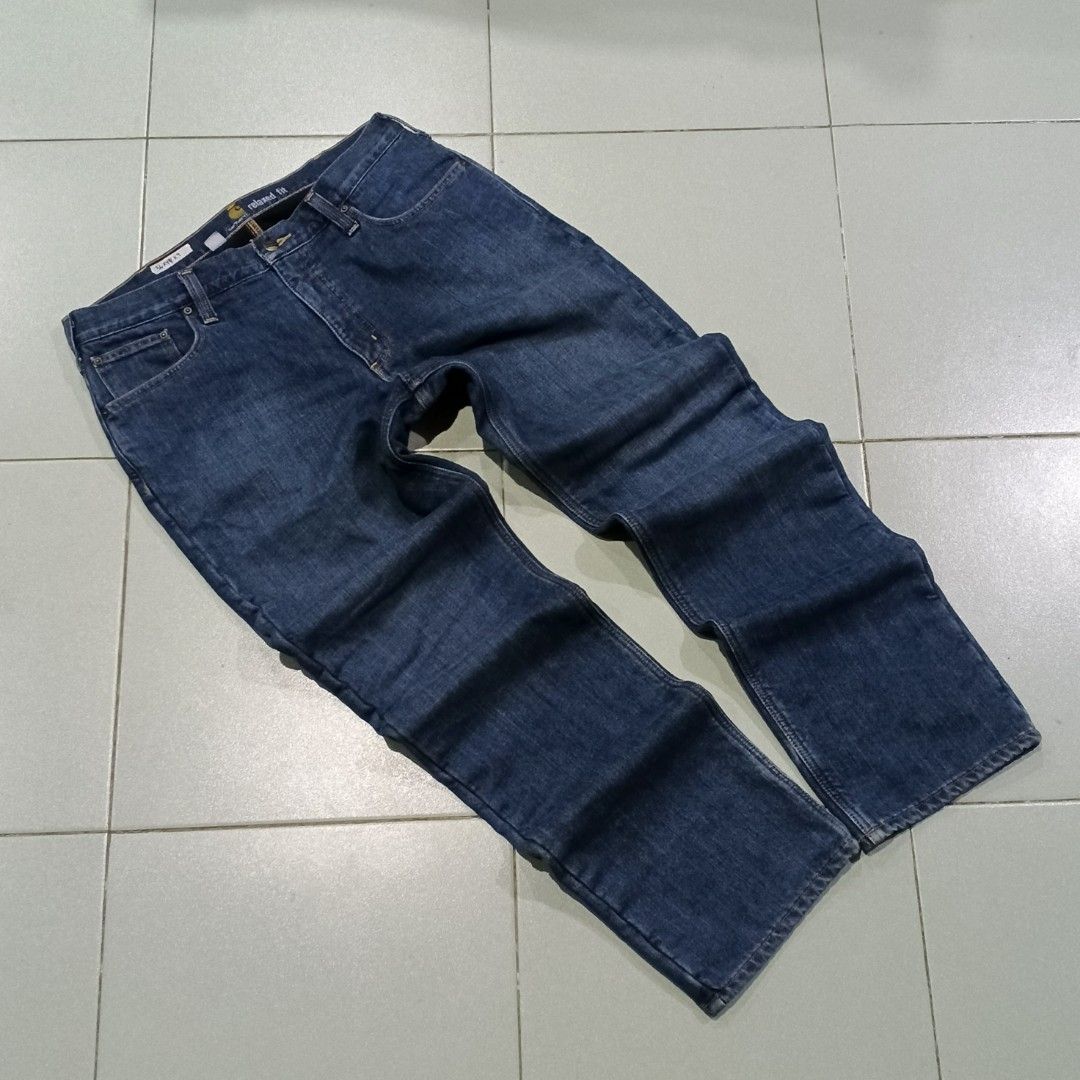 Carhartt Relaxed Fit Jeans (Category: Activewear) located in Cagayan de Oro. Submitted by driftyfinds (Listing ID 1382082630, Image 1). Description: W: 36 L: 44 H: 9 Excellent condition Issue: Scratch on left hem back part, pa alter nyo nalang OR BEST OFFER.