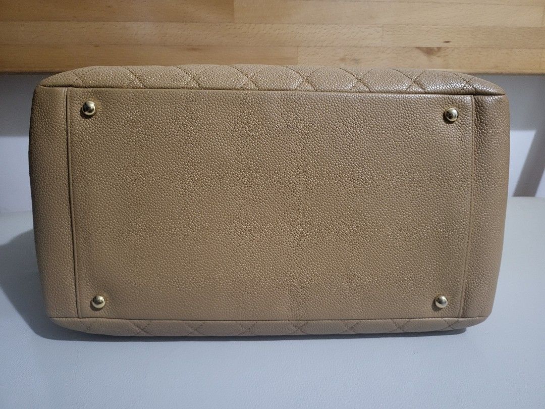 Chanel Grand Timeless Tote (GTT) (Category: Luxury Bags & Wallets) located in Quezon City. Submitted by ryrai (Listing ID 1381894168, Image 3). Description: ♧ Corner rubs and bag restoration done by Bag Rx (Aug 20205). Unit has not been used since then ♧ Intact Holo ♧ Certified with Entrupy Flaws: Ink and lipstick stains on inner lining Hardware needs polishing Inclusions: Bag only no box bag organizer SLIGHTLY NEGOTIABLE No to LOW- BALLERS SURE 