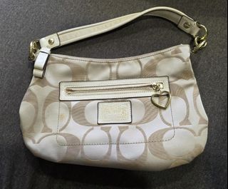 (Category: ) located in . Submitted by urbanchic (Listing ID 1381900332, Image 1). Description: .
