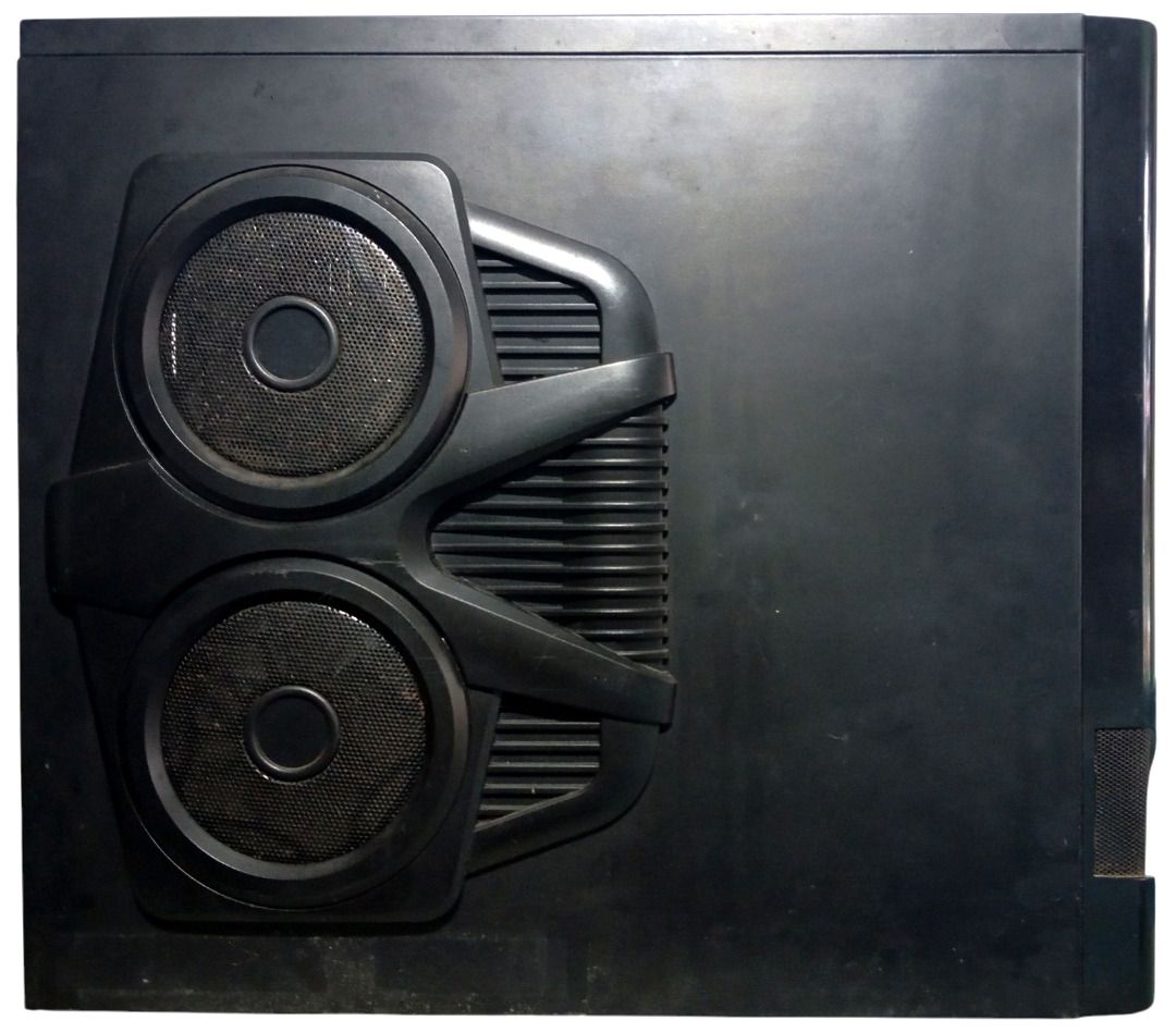 Case: Core Elite ATX (old school for modders) (Category: Computer Parts) located in Quezon City. Submitted by leoricktechservices (Listing ID 1381948102, Image 3). Description: NOTICE: Compatibility is the buyer's responsibility. Condition: used. In good condition, there maybe a few small areas of rust and maybe a bit dirty. Reason For Selling: selling everything not in use Package: case only. no fans..