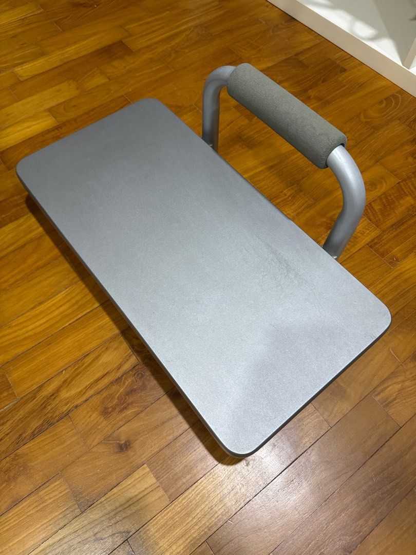 CPU computer stand (Category: Other Accessories) located in Singapore. Submitted by markboi (Listing ID 1382073379, Image 1). Description: Has a handle with a foam grip for comfort. The board is sturdy and ready for use. Adjustable legs.