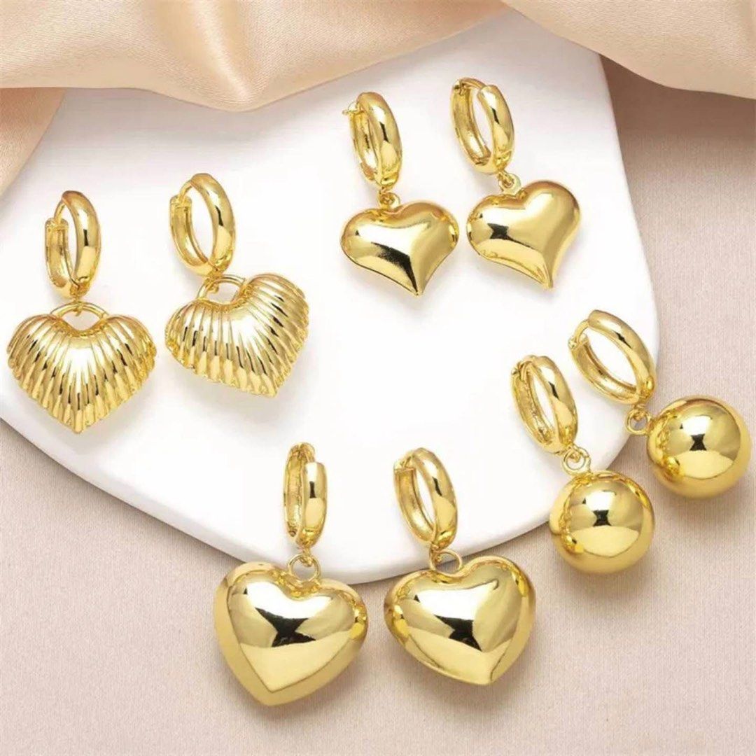 dangling earrings (Category: Earrings) located in Makati City. Submitted by Musthevs (Listing ID 1382020475, Image 1). Description: Stainless.