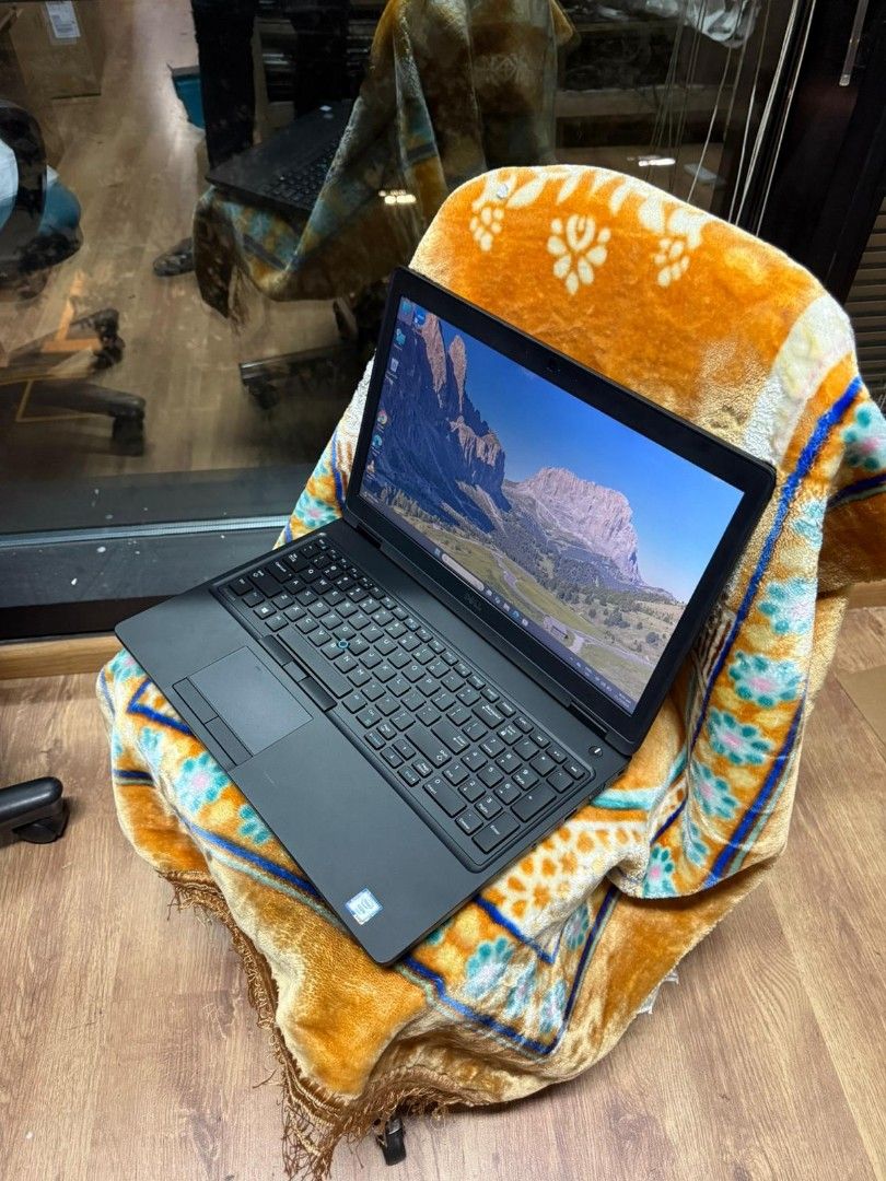 Dell precision 3520 15" Display intell Xeon Super fast laptop63221268599425111