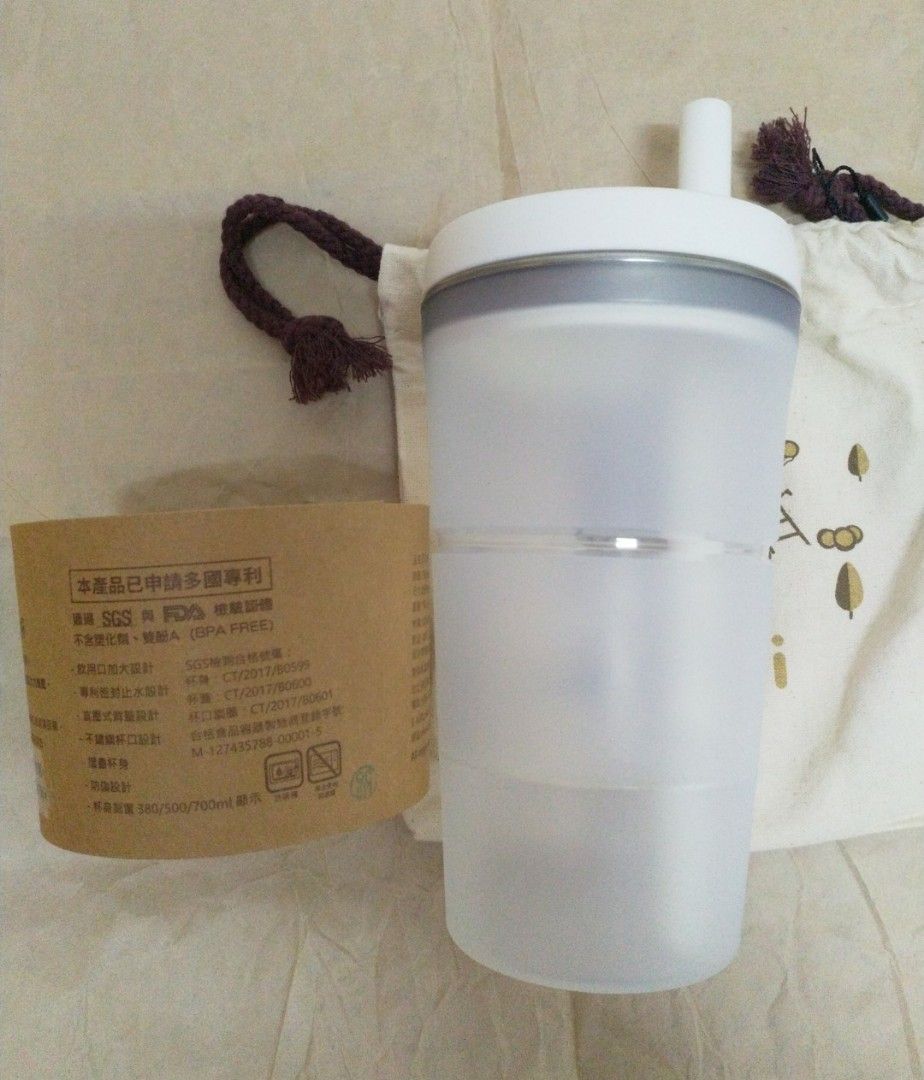 由 mlb365mlb (刊登 ID 1381939641，圖片 1) 提交，位於 南投縣 (Nantou) 的 dr.Si 矽寶巧（環保杯） (類別：水杯、水壺)，說明：品牌：dr.Si 矽寶巧（台灣設計製造） 容量：750 ml 結構：摺疊式環保杯、杯口加強：SS304 不鏽鋼 環保無毒：100 % 食品級矽膠，無塑化劑/BPA，安心飲用。 攜帶便利：折疊後體積小，重量輕巧適合隨身帶。 耐高低溫：-40 °C 至 +250 °C，適合熱飲與冷飲使用 摺疊設計：展開可裝750 ml，摺疊後便於收納與攜帶 全新未用 售350含運，全家好賣 （蝦x或官網，售735元 ）。