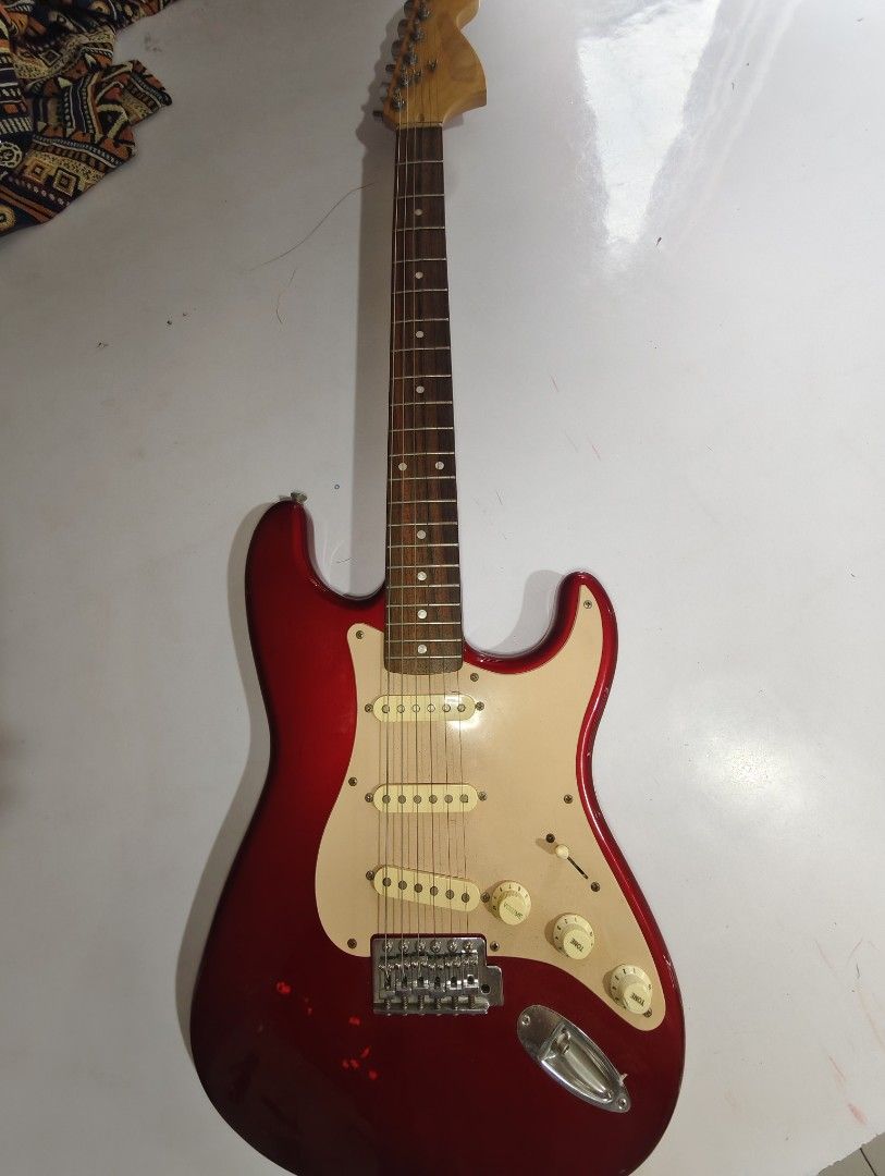 ELECTRIC GUITAR (Category: Musical Instruments) located in Manila. Submitted by babz30261 (Listing ID 1381980367, Image 1). Description: ELECTRIC GUITAR GOOD QUALITY CONDITION NO ISSUES COMPLETE TUNER AND STRINGS WE DELIVER NATIONWIDE THANKYOU, ‼️‼️‼️‼️‼️.