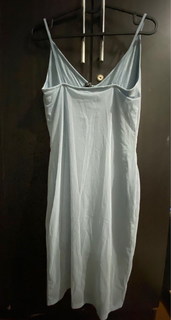 Forever21 Body-con Dress (Category: Dresses) located in Quezon City. Submitted by greenery01 (Listing ID 1381953054, Image 2). Description: Size: Small Lenght: 36 inches.