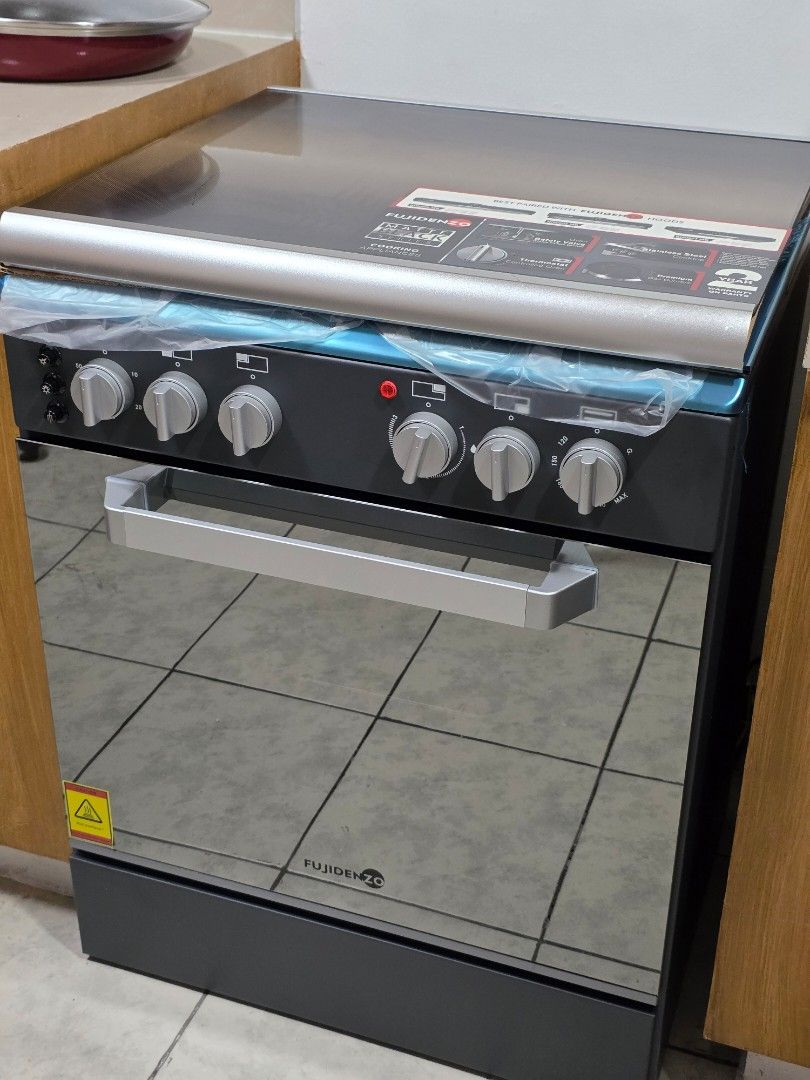 Fujidenzo Gas range (Category: Cookers) located in Quezon City. Submitted by superheromickey (Listing ID 1382070583, Image 1). Description: Selling our Fujidenzo gas range - Three gas range - one electric - Gas oven RFS: hindi pala pwede ang gas sa condo namin. Electric dapat so hindi namin magagamit at all. Bought it for 17k. Just selling it for 15k..