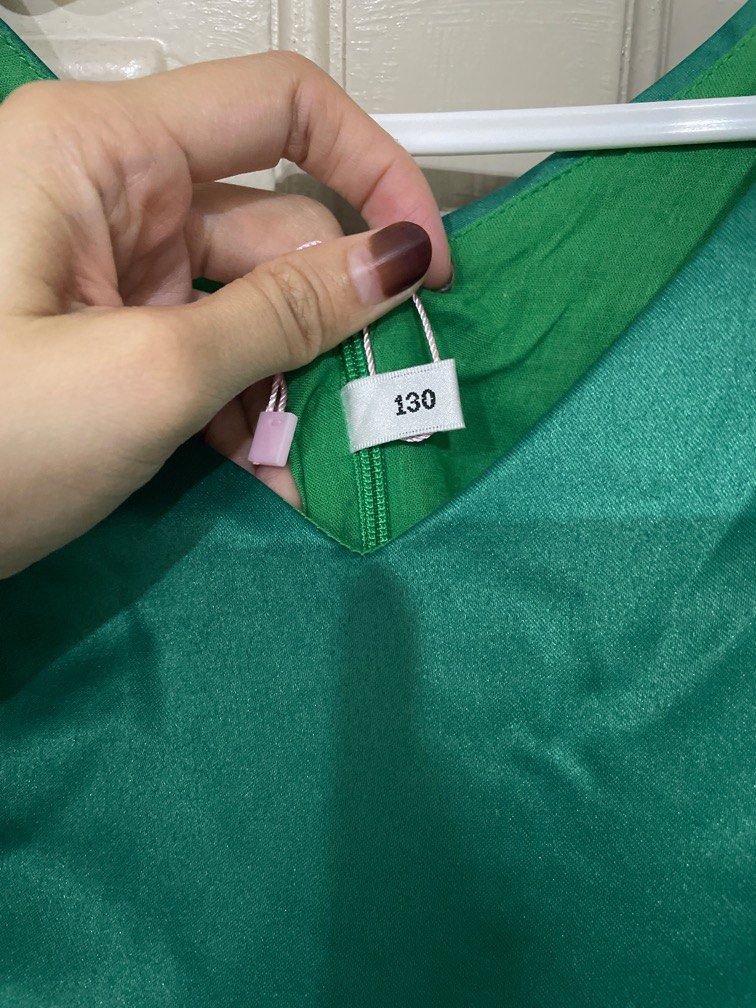 Gown (Category: Babies & Kids Fashion) located in Kuala Lumpur. Submitted by prelovedtoyou (Listing ID 1381907946, Image 3). Description: Sleeveless Gown for kids Size 130 Color emerald green Sesuai pakai untuk jadi flower girl .