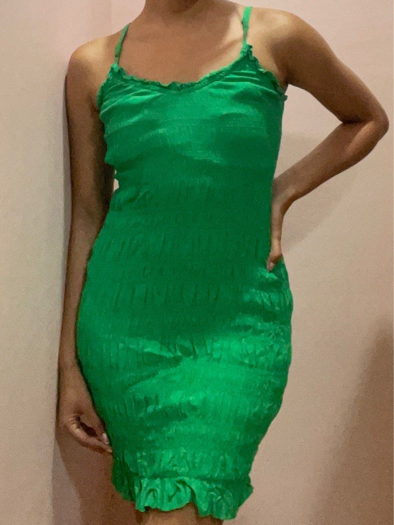Green H&M fitted dress (Category: Dresses) located in Calamba. Submitted by lelesellhere (Listing ID 1381988639, Image 3). Description: Material: Cotton, stretchable Size: Xs - S Original Price: 599+ Sale: 300 php .