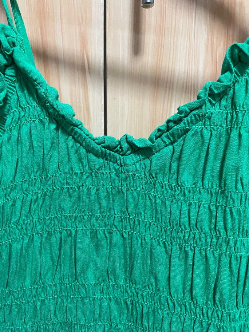 Green H&M fitted dress (Category: Dresses) located in Calamba. Submitted by lelesellhere (Listing ID 1381988639, Image 2). Description: Material: Cotton, stretchable Size: Xs - S Original Price: 599+ Sale: 300 php .