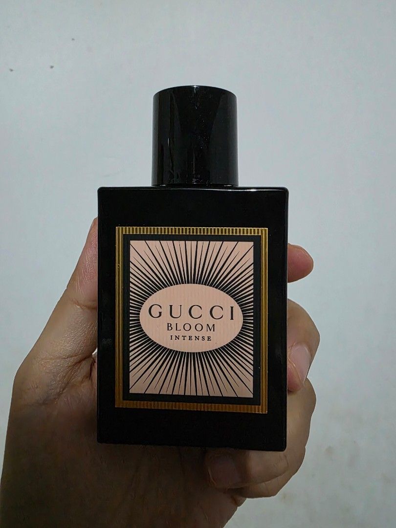 由 vioyeh75 (刊登 ID 1381944711，圖片 1) 提交，位於 新竹市 (Hsinchu City) 的 Gucci Bloom Intense 花悅魅意濃郁女性淡香精30ml (類別：香水、體香劑)，說明：壓一下就可以香一整天,僅試香,香水過多出清。