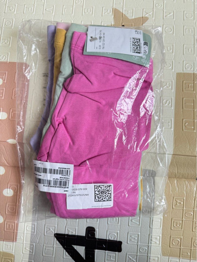 H&M 5 packs Jersey Leggings Baby 2-3 years (Category: Babies & Kids Fashion) located in Johor Bahru. Submitted by prelovedbaby.mommy (Listing ID 1381968680, Image 2). Description: Brand New H&M Leggings 5pcs Price as stated above PRICE EXCLUDE POSTAGE FEE 💯Authentic item only First paid, first serve Postage during weekends only (Sat/Sun) ⛔️ urgent order ⛔️ back out ⛔️ joy buyer .