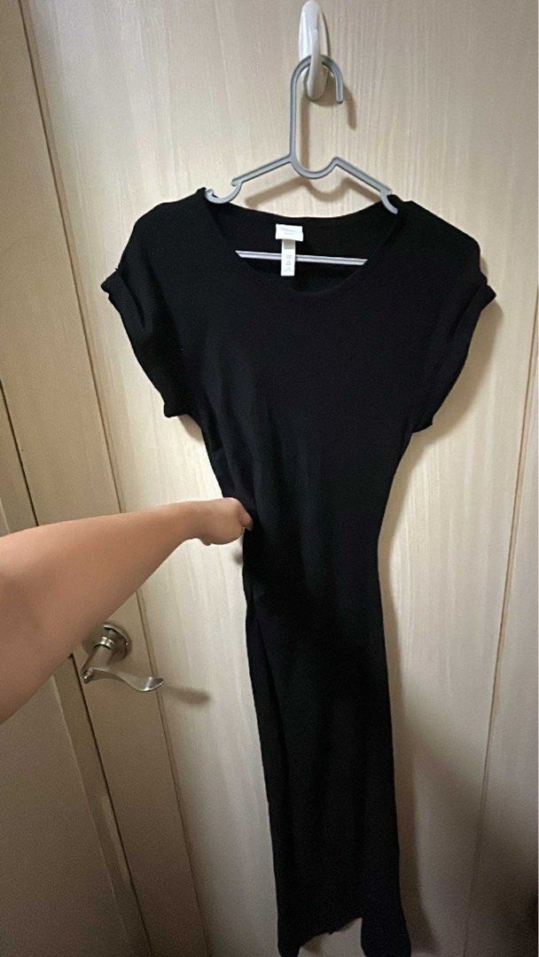 H&M black bodycon dress (Category: Dresses) located in Quezon City. Submitted by bserena_2007 (Listing ID 1381907998, Image 2). Description: can be a midi or long dress, depending on your height can fit xxs-m.