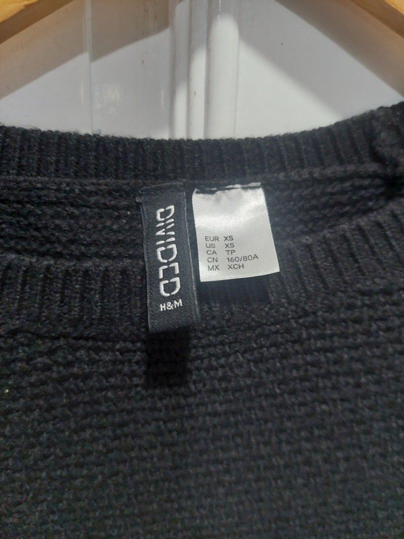 H&M Black Knit Sweater (Category: Longsleeves) located in Marikina City. Submitted by dandandy (Listing ID 1381960794, Image 3). Description: Black knit sweater bought from H&M. perfect for the rainy season and cozy weather. simple and classic design for a comfy fit. Size on tag: XS Can fit: S.