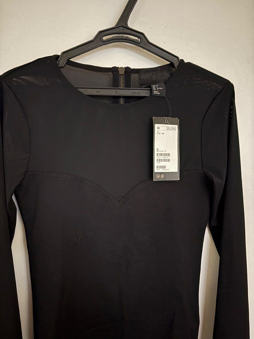 H&M BRAND NEW (Category: Longsleeves) located in Mandaluyong City. Submitted by itisntso (Listing ID 1381919530, Image 3). Description: BRAND NEW H&M longsleeves black top with sheer Size EUR 34.