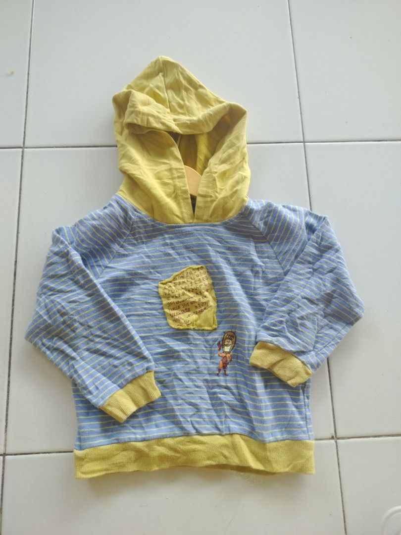 Hoodie anak 2-3 (Kategori: 1 hingga 3 tahun) berada di Tanjungpinang. Dikirim oleh ferragunena (ID iklan 1381918319, Gambar 1). Deskripsi: ada sedikit berbulu tapi tidak parah.